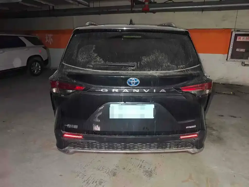 Toyota Granvia — фото 3