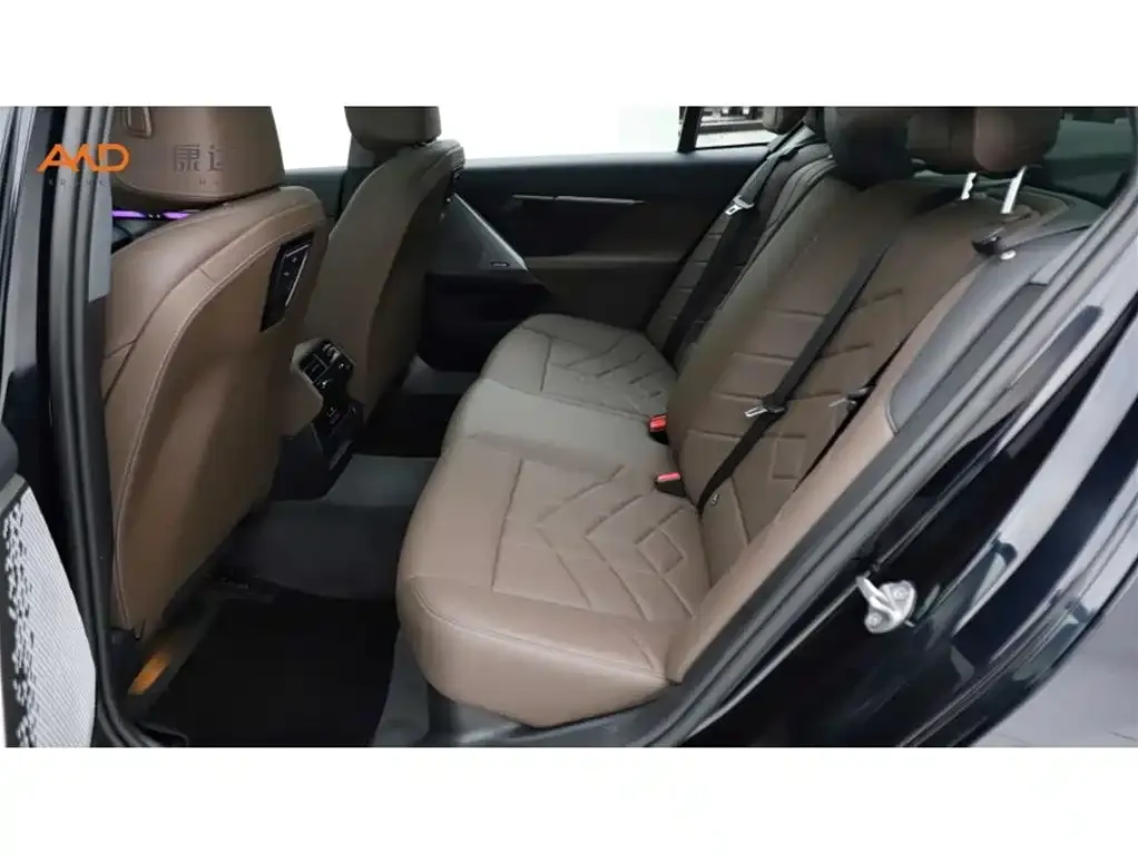 BMW 5 Series 2025 из CN, фото 9