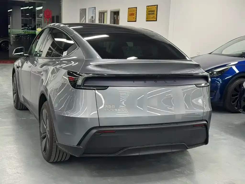 Tesla Model Y — фото 4