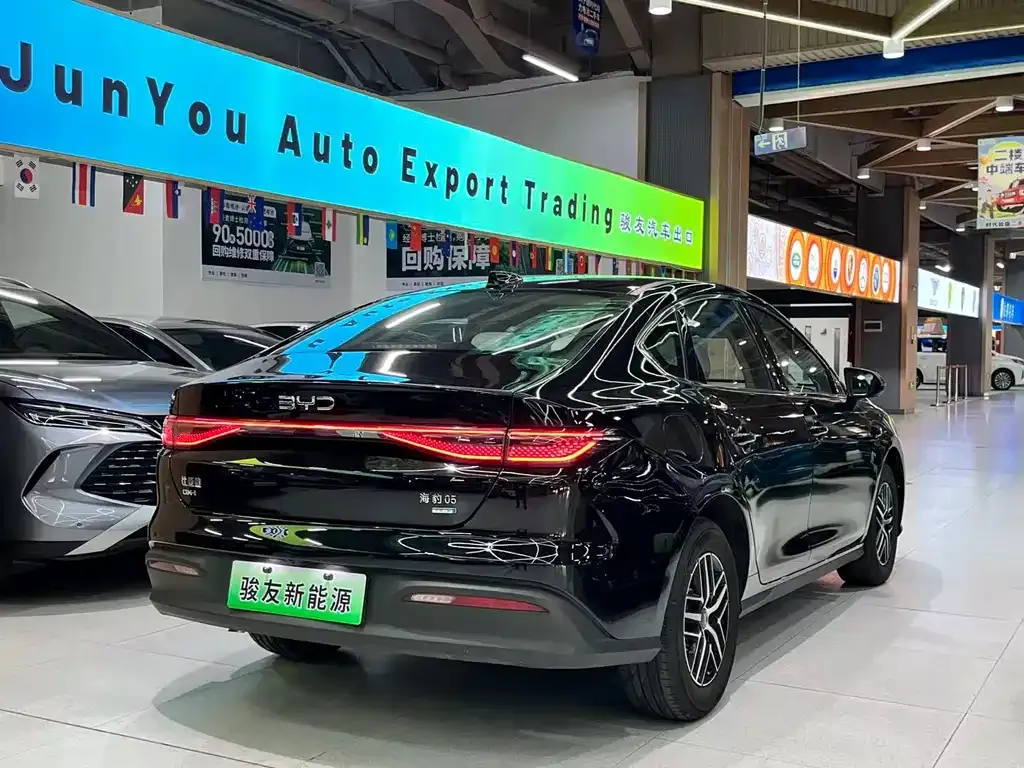 BYD Seal 05 DM-i — фото 10