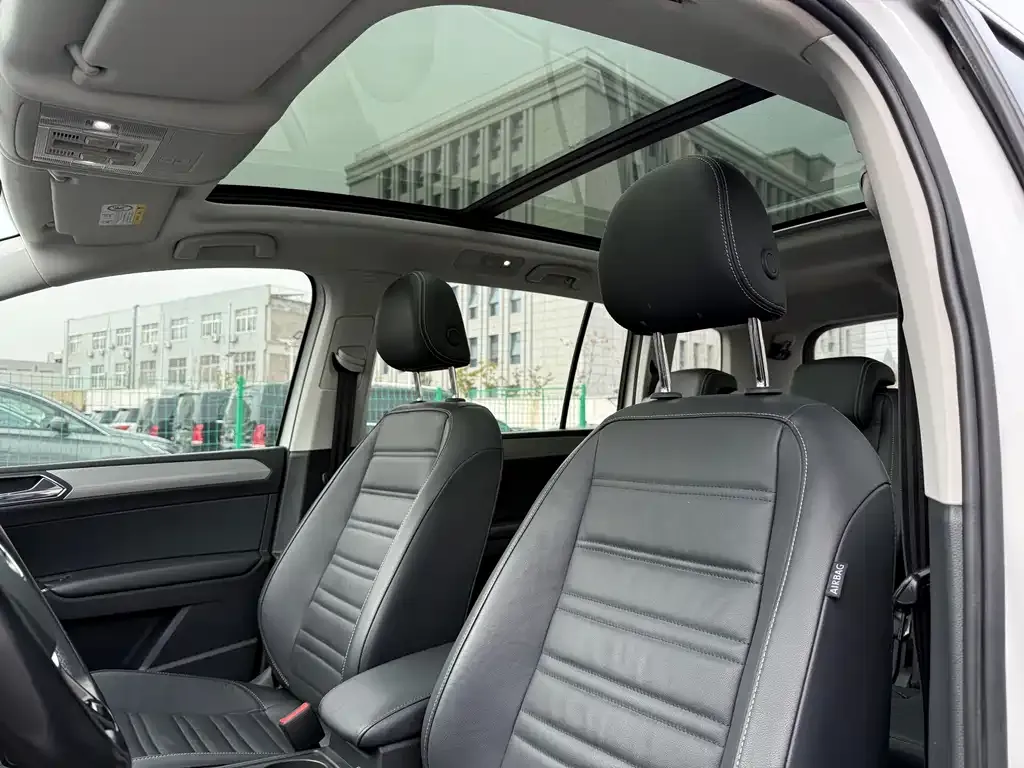 Volkswagen Touran 2021 из CN, фото 4