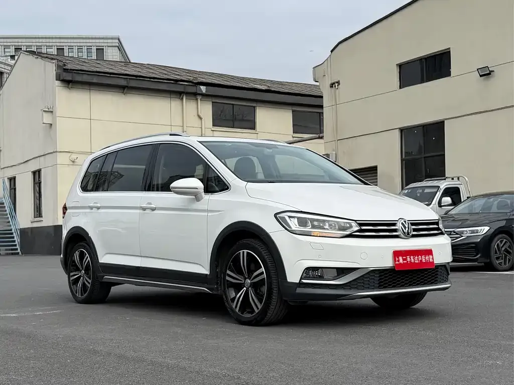 Volkswagen Touran 2021 из CN, фото 7