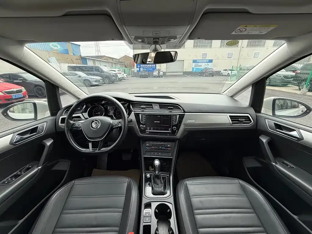Volkswagen Touran 2021 из CN, фото 3