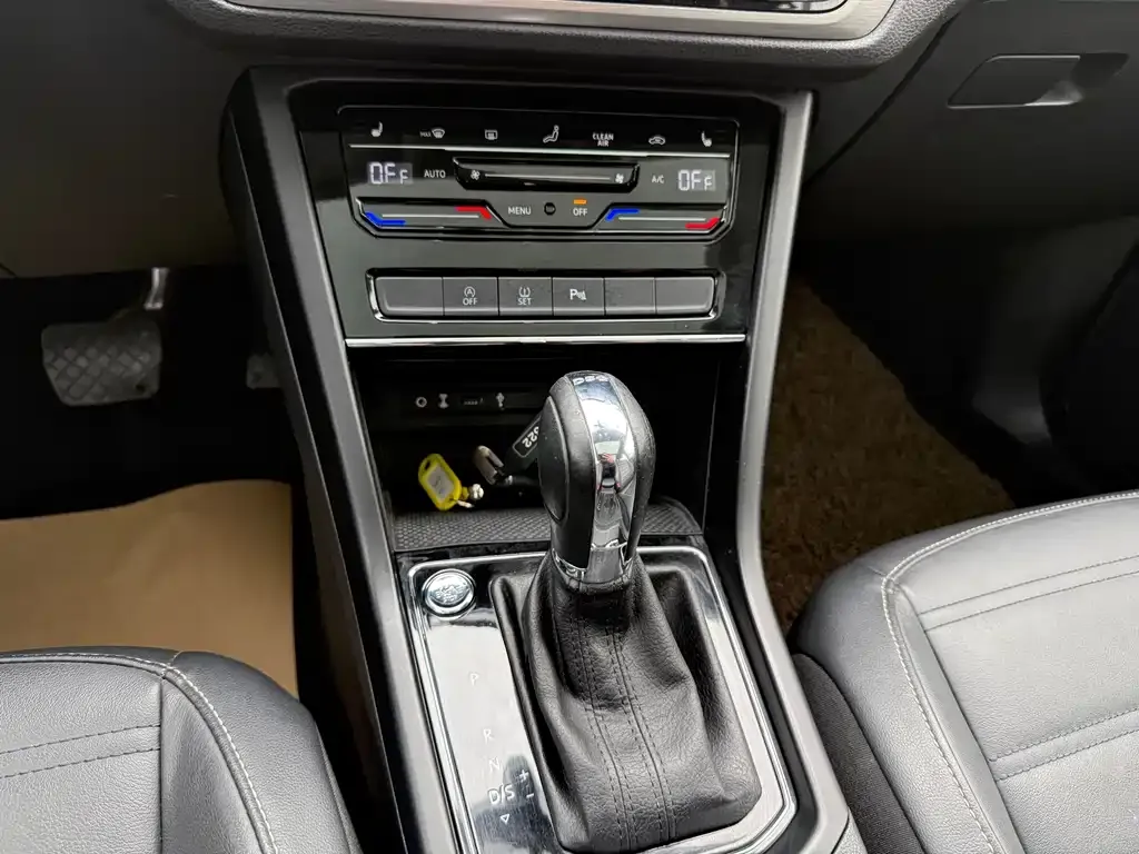 Volkswagen Touran 2021 из CN, фото 2