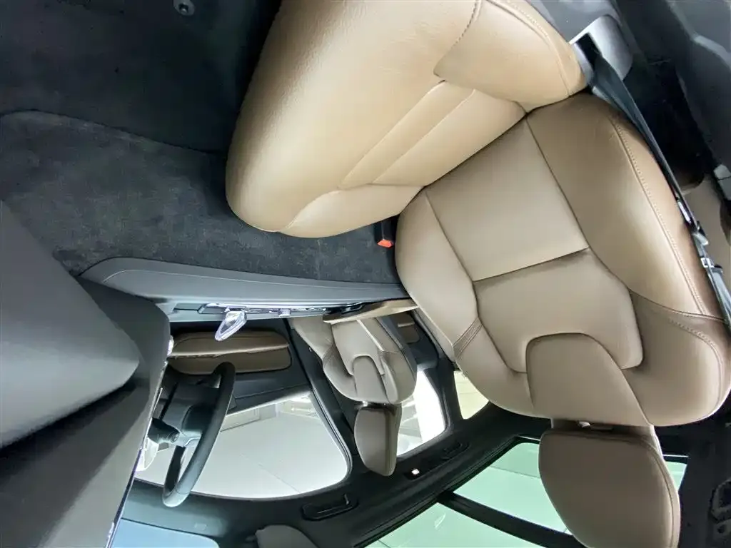 Volvo XC60 — фото 4
