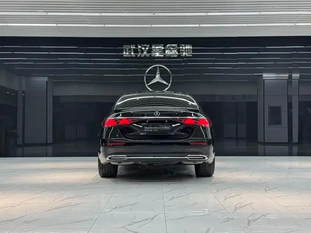 Mercedes-Benz E-Class — фото 2