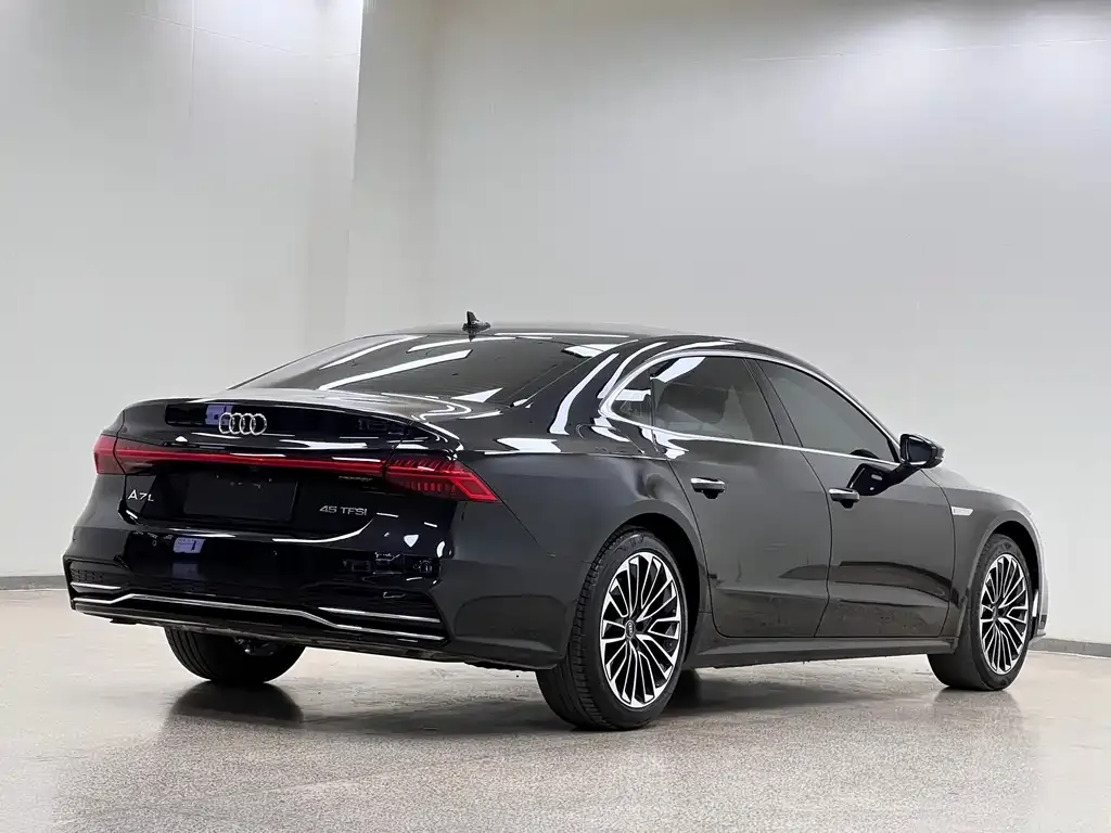 Audi A7L — фото 7