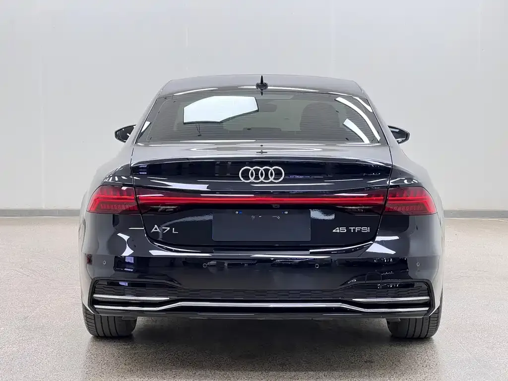 Audi A7L — фото 5