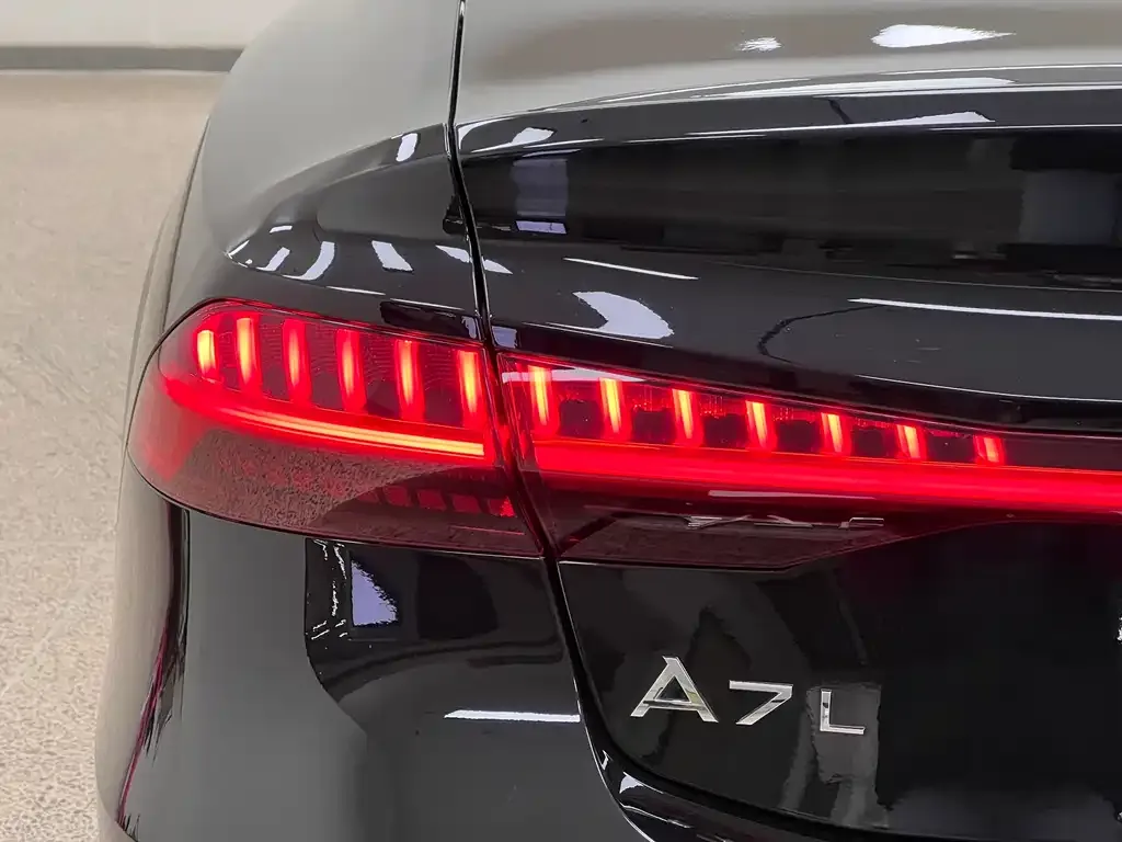 Audi A7L — фото 8