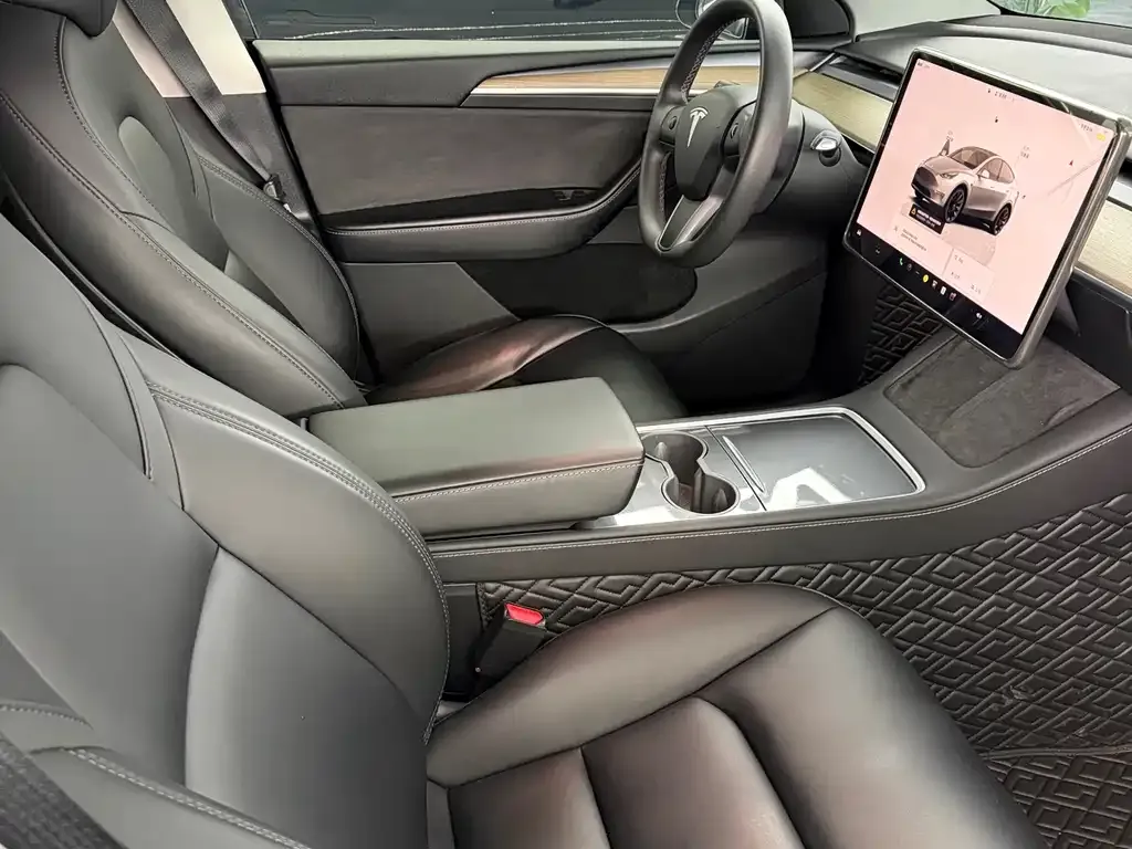 Tesla Model Y — фото 3