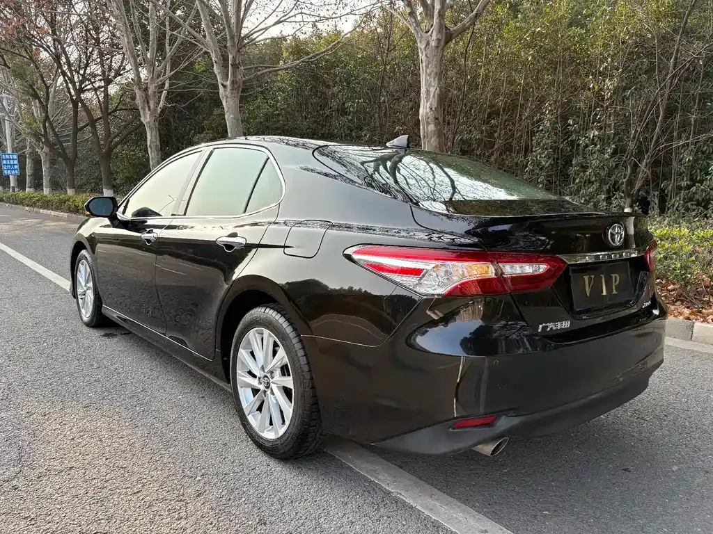Toyota Camry — фото 10