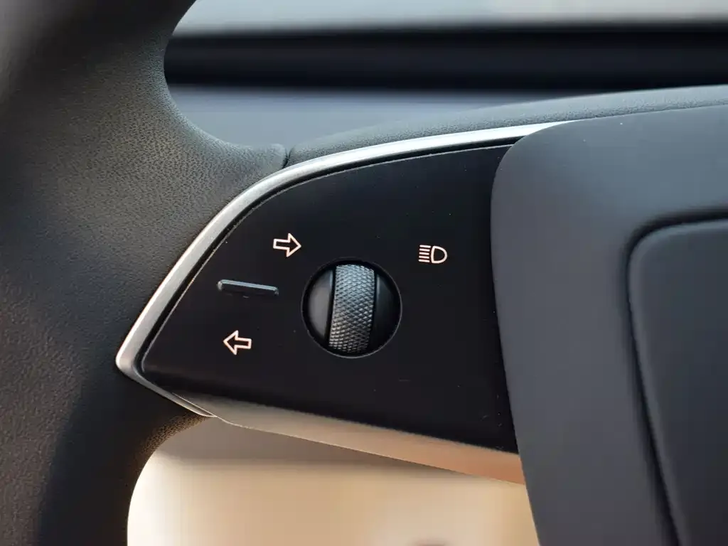 Tesla Model 3 — фото 2