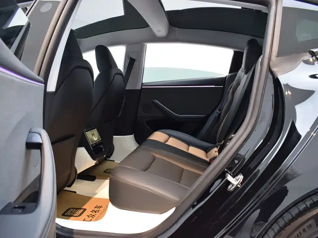Tesla Model 3 — фото 10