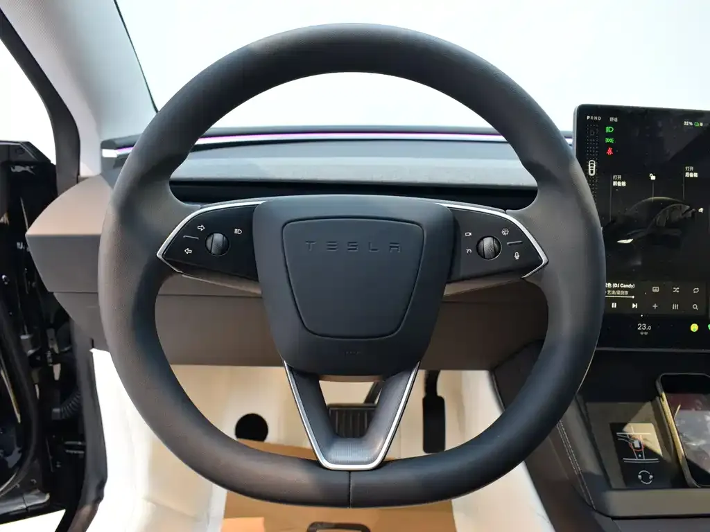 Tesla Model 3 — фото 9