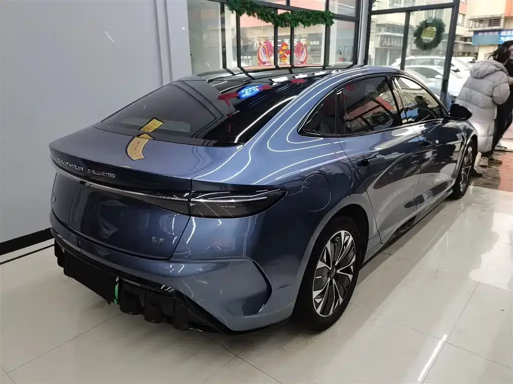 BYD Seal — фото 8
