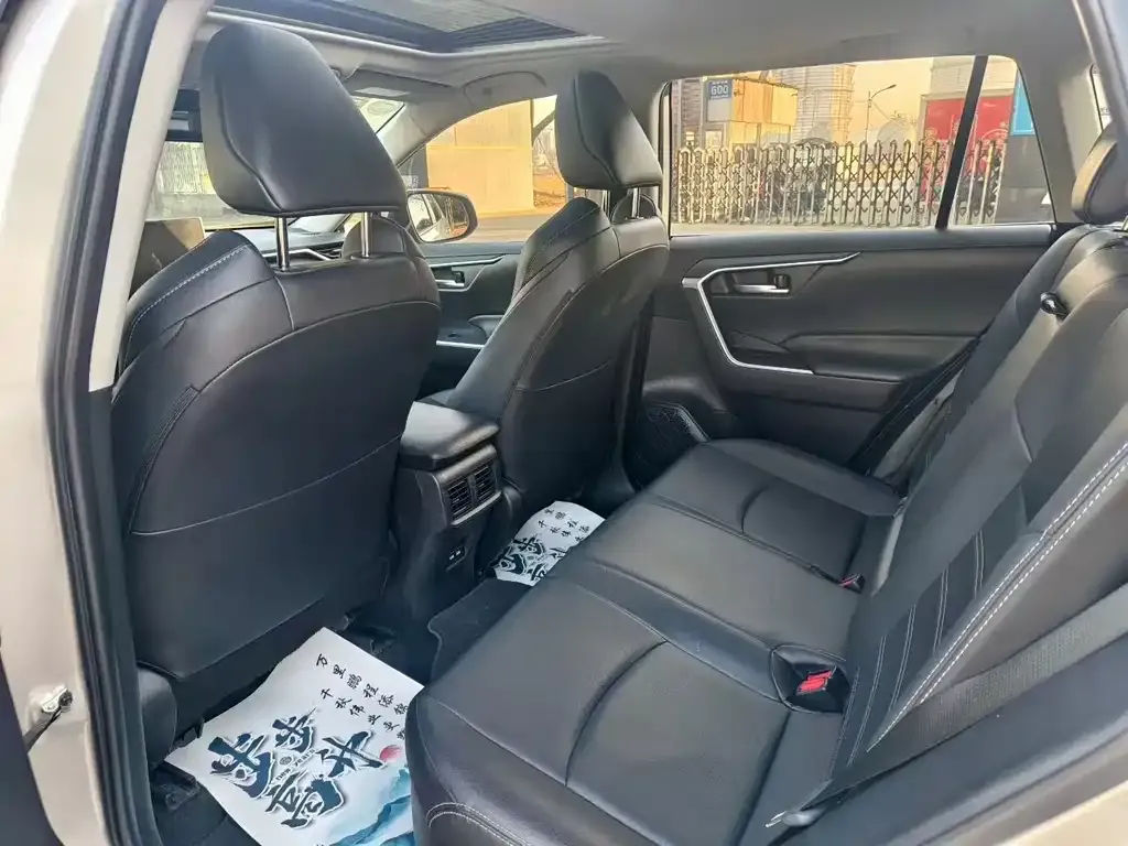 Toyota Wildlander 2021 из CN, фото 3