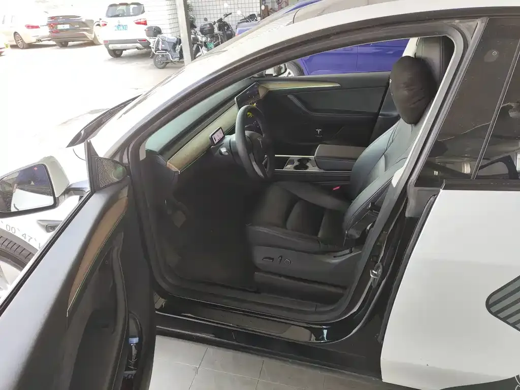 Tesla Model Y — фото 3