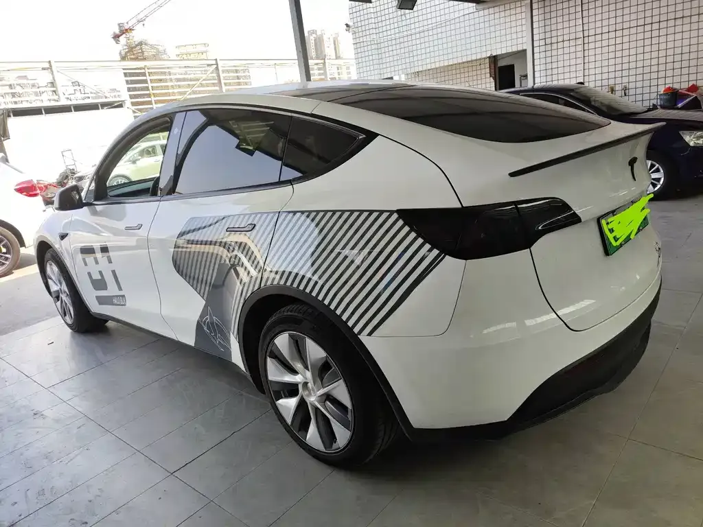 Tesla Model Y — фото 6