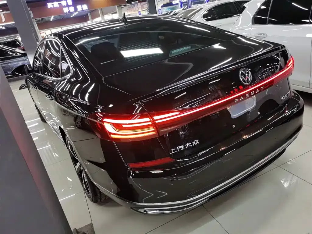 Volkswagen Passat — фото 7