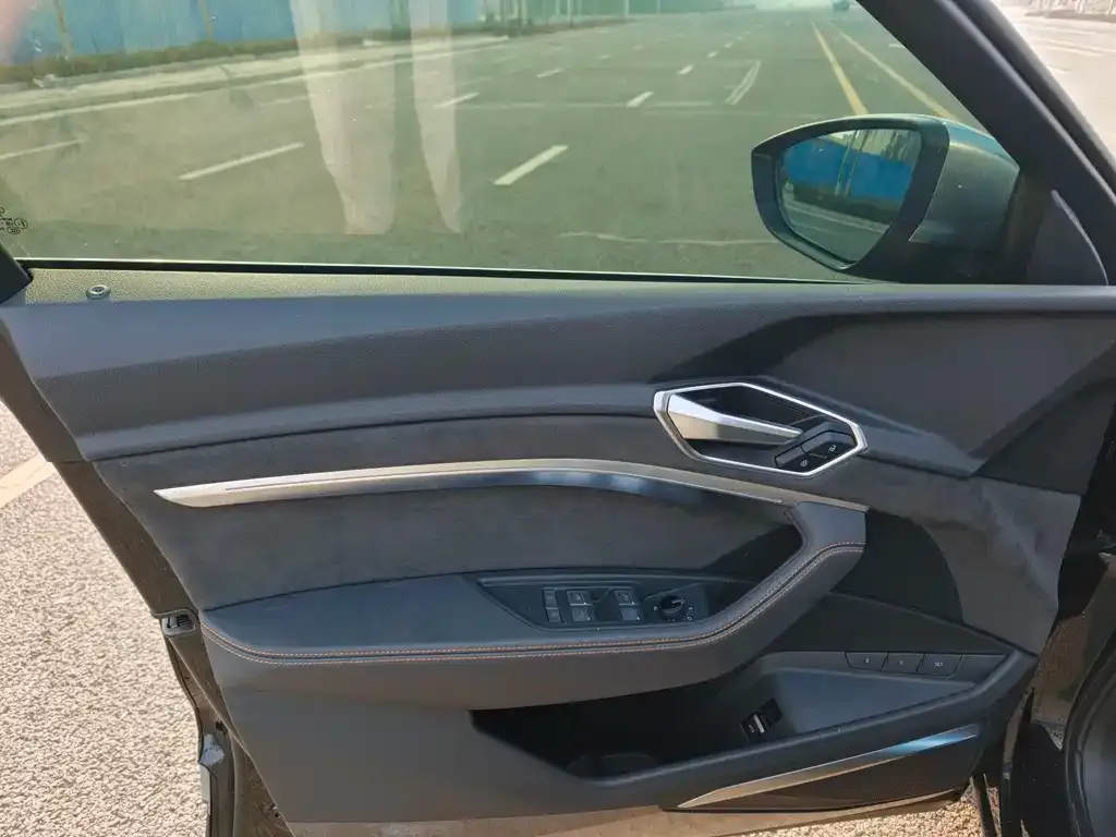 Audi e-tron 2023 из CN, фото 9