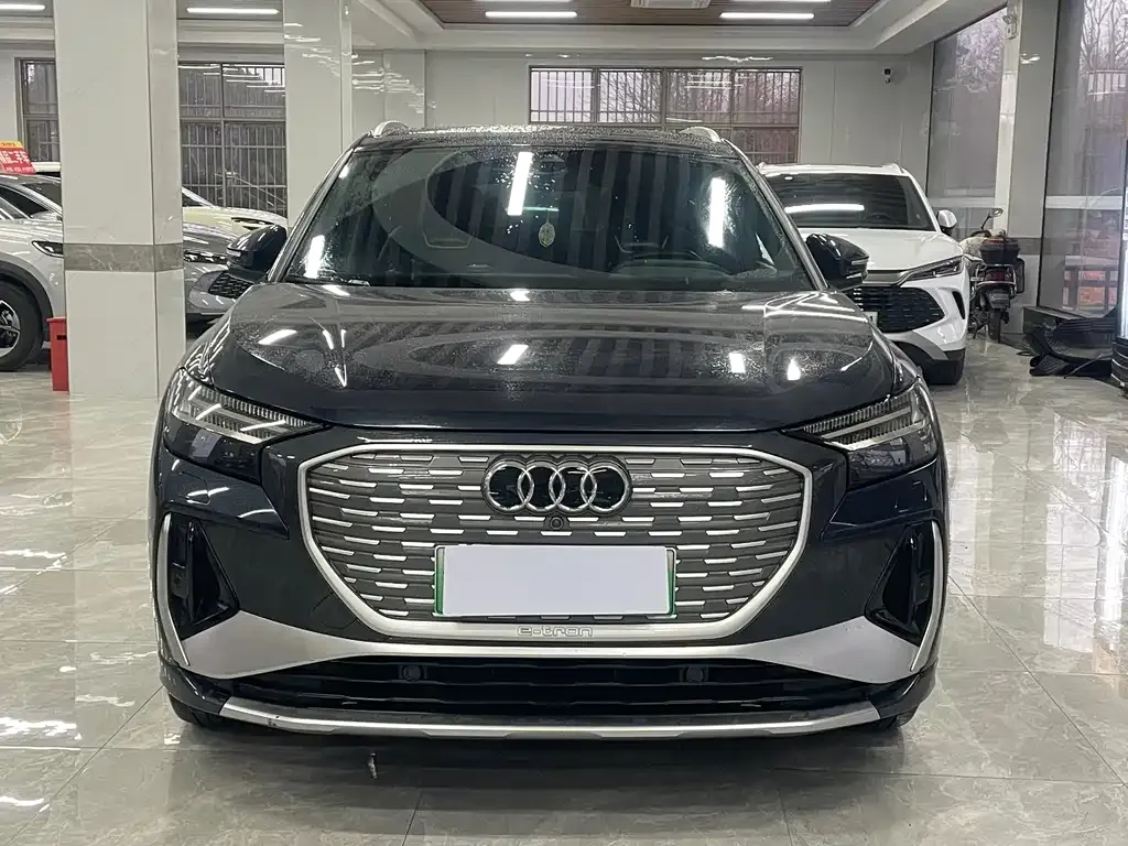 Audi Q4 e-tron — фото 2