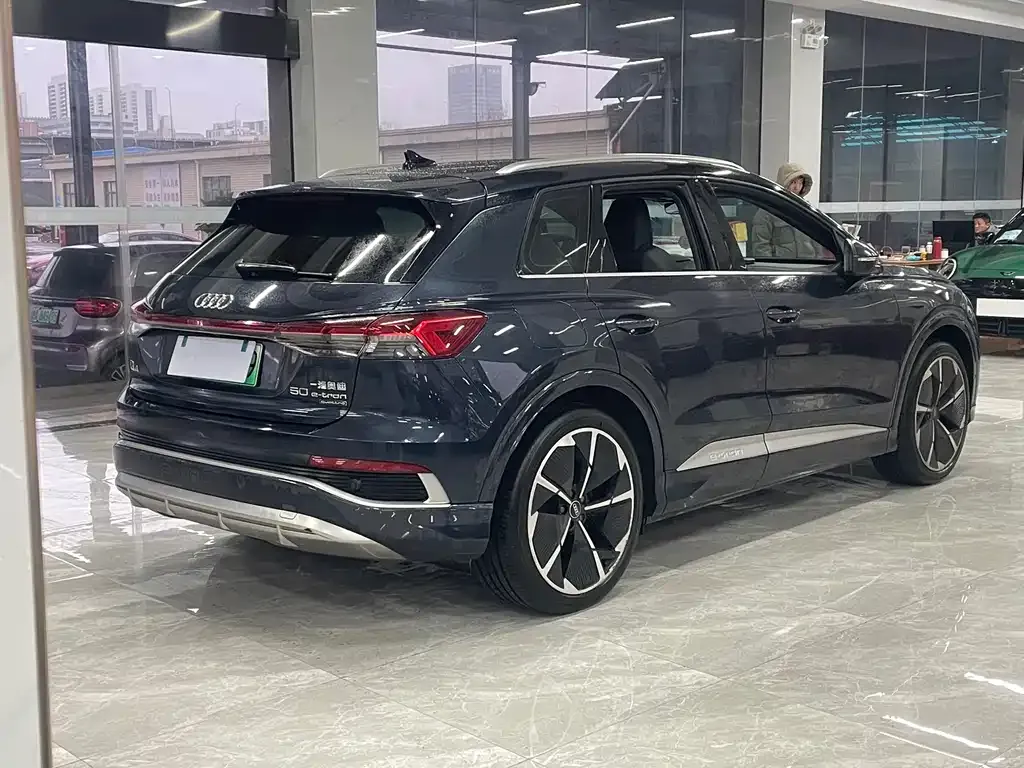 Audi Q4 e-tron — фото 10
