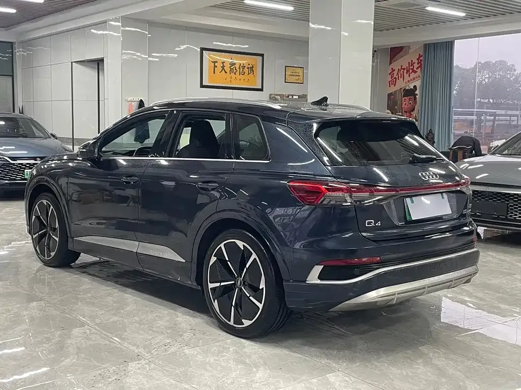 Audi Q4 e-tron — фото 7