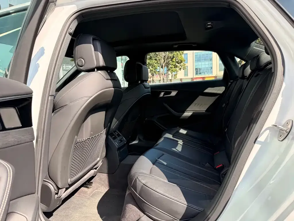 Audi A4L 2024 из CN, фото 9
