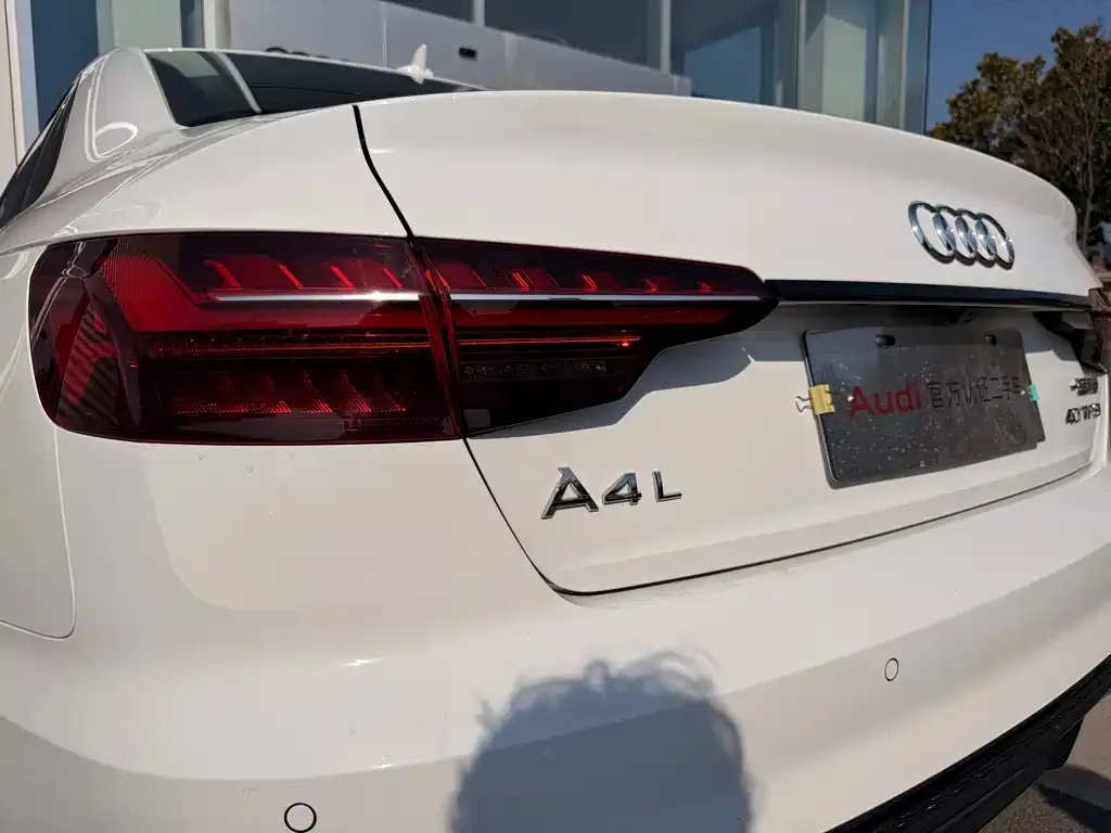 Audi A4L 2024 из CN, фото 2