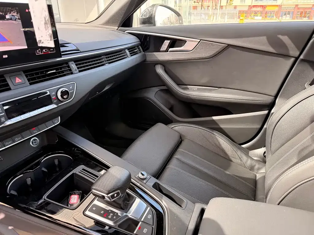 Audi A4L 2024 из CN, фото 8