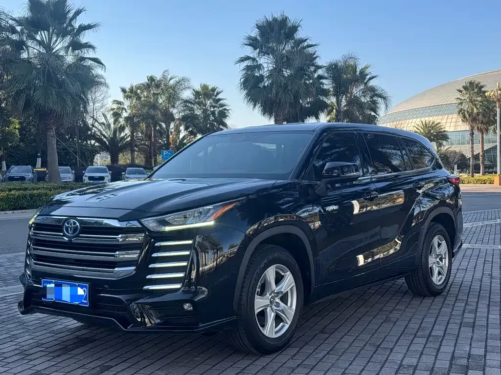 Toyota Highlander — фото 1