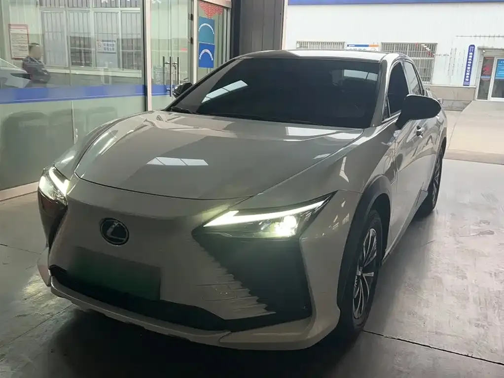 Lexus RZ — фото 1