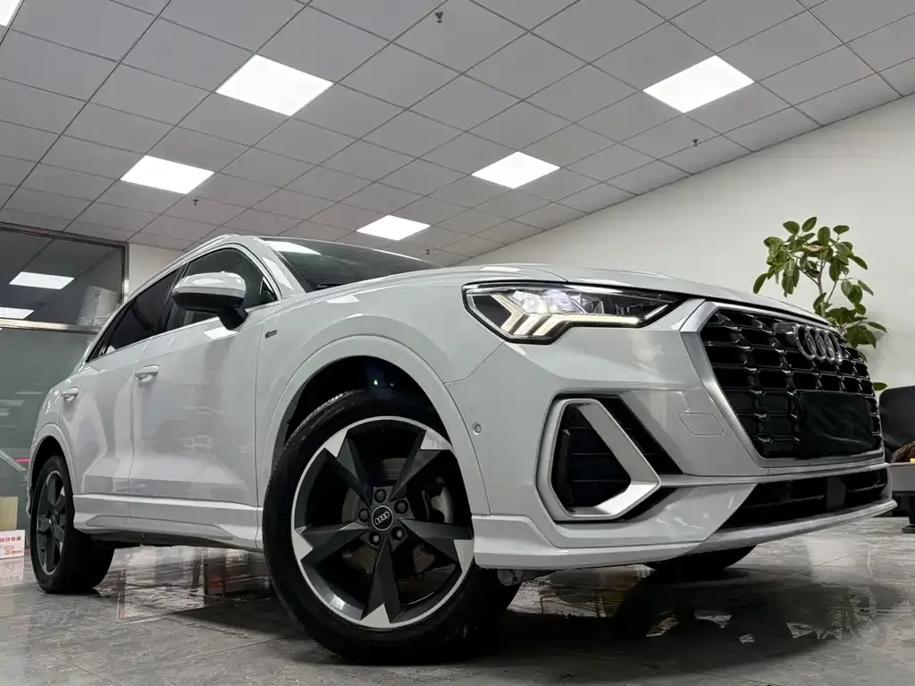 Audi Q3 — фото 10