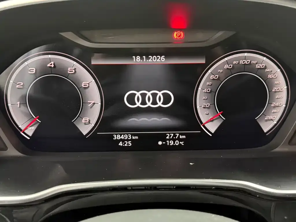 Audi Q3 — фото 3