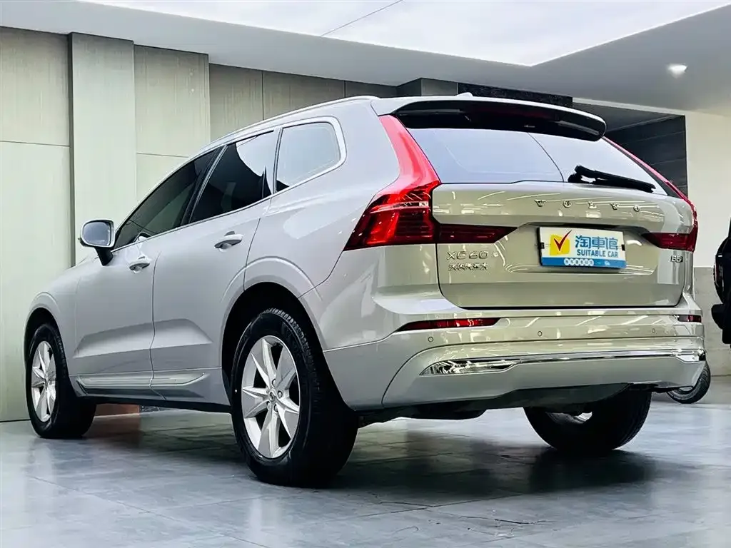 Volvo XC60 — фото 10