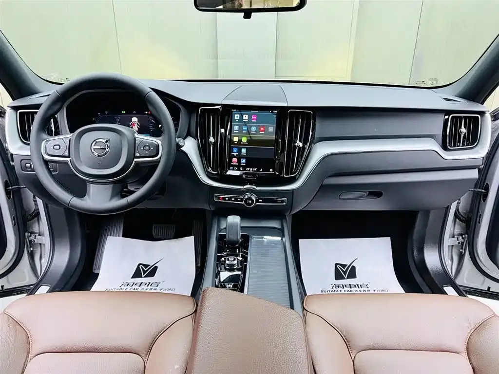 Volvo XC60 — фото 8