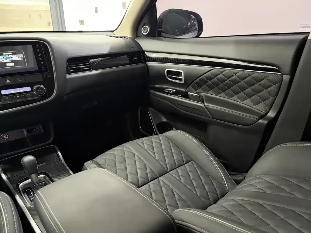 Mitsubishi Outlander — фото 2