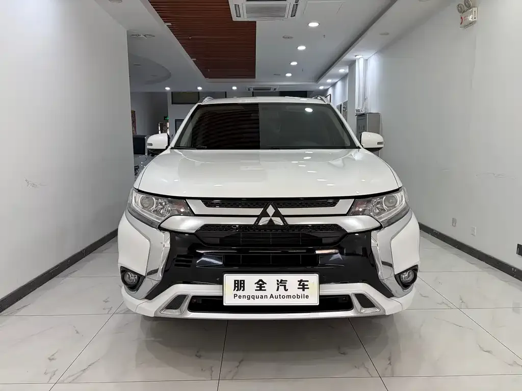 Mitsubishi Outlander — фото 4
