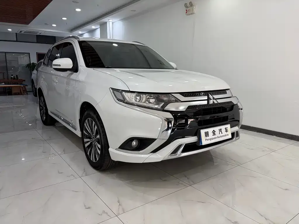 Mitsubishi Outlander — фото 7