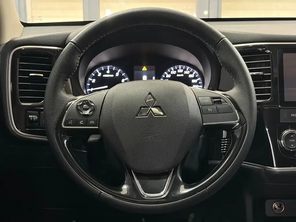 Mitsubishi Outlander — фото 3