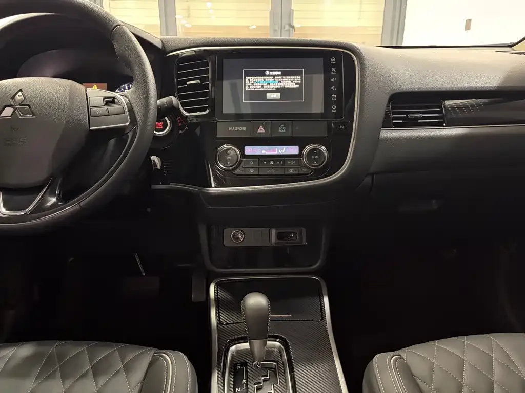 Mitsubishi Outlander — фото 10