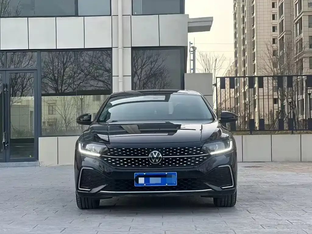 Volkswagen Passat — фото 1