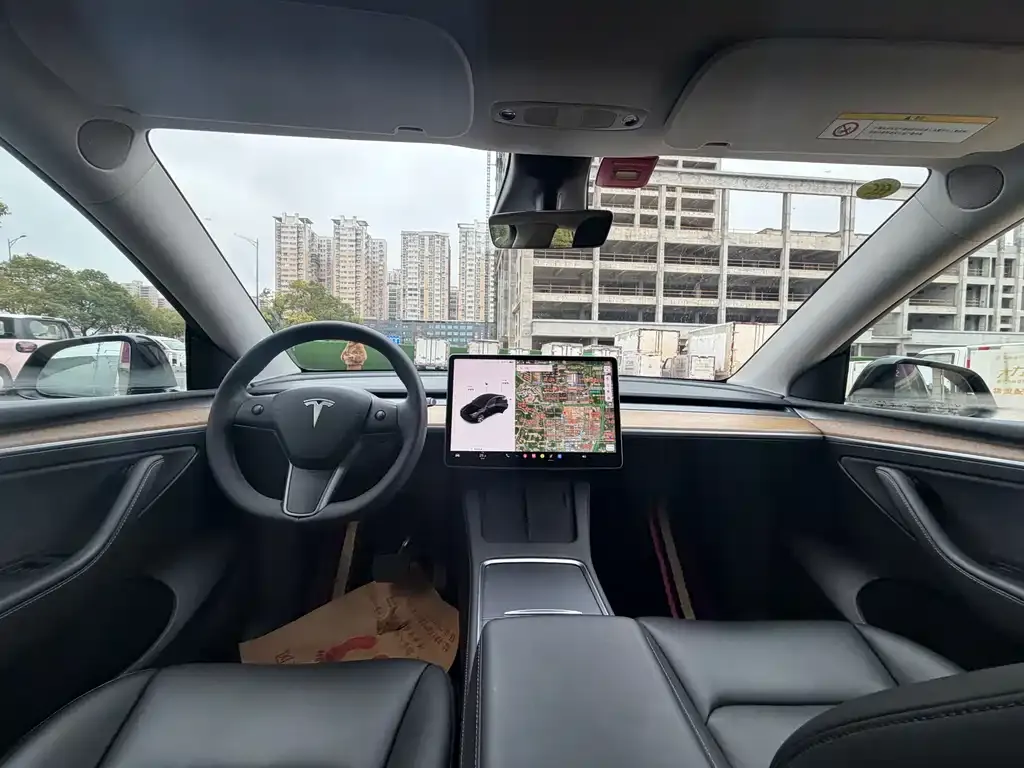 Tesla Model Y — фото 4
