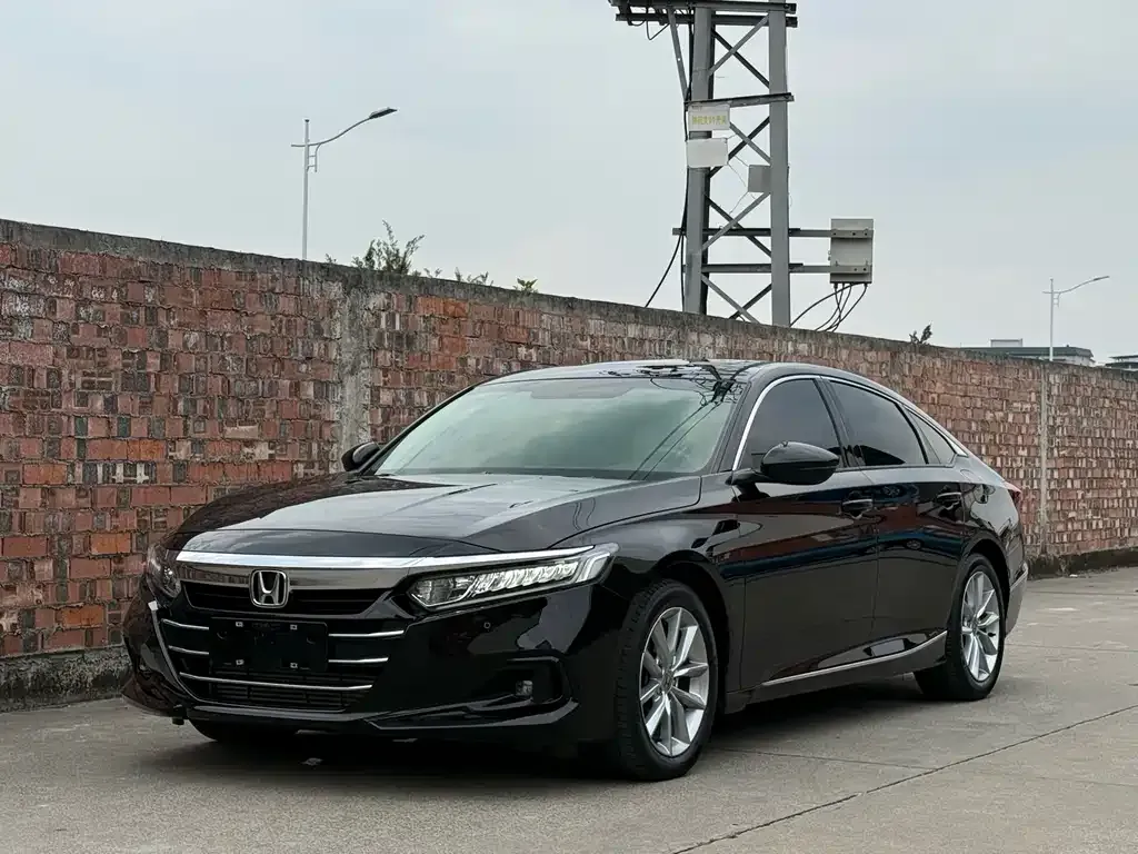 Honda Accord — фото 1