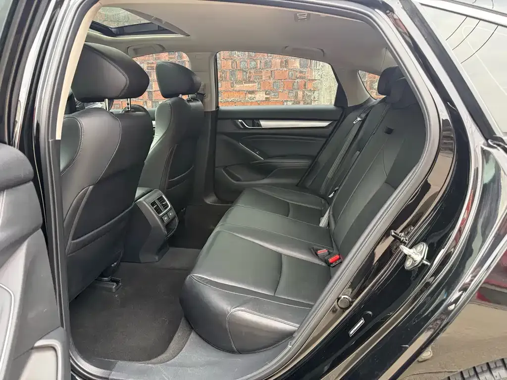 Honda Accord — фото 9