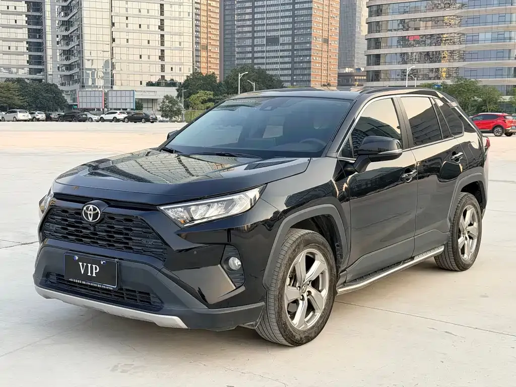 Toyota RAV4 — фото 1