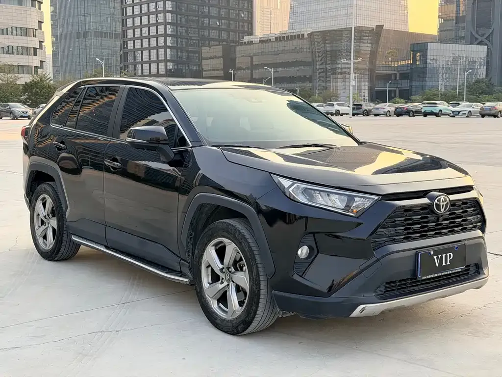 Toyota RAV4 — фото 2