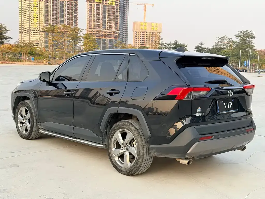 Toyota RAV4 — фото 7