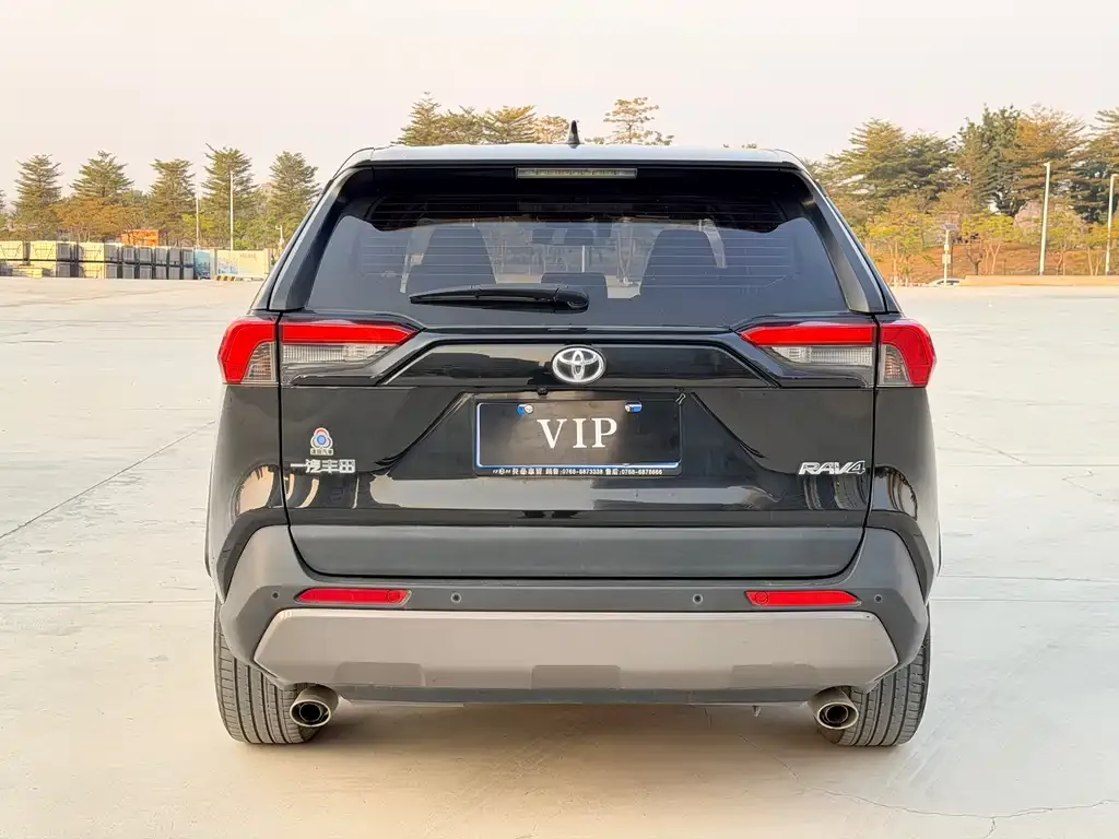 Toyota RAV4 — фото 9