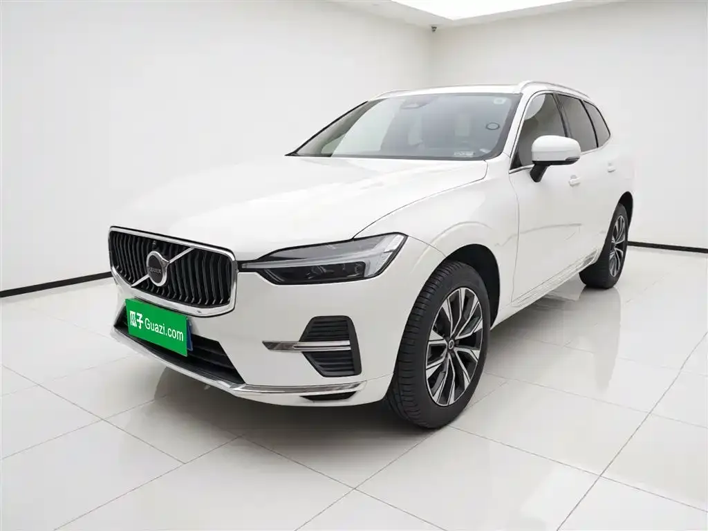Volvo XC60 — фото 1